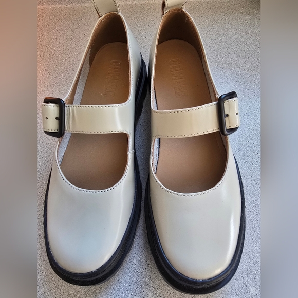 Classic Mary Jane Shoes - Picture 3 of 7